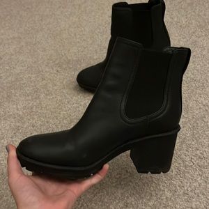 Heeled black boots